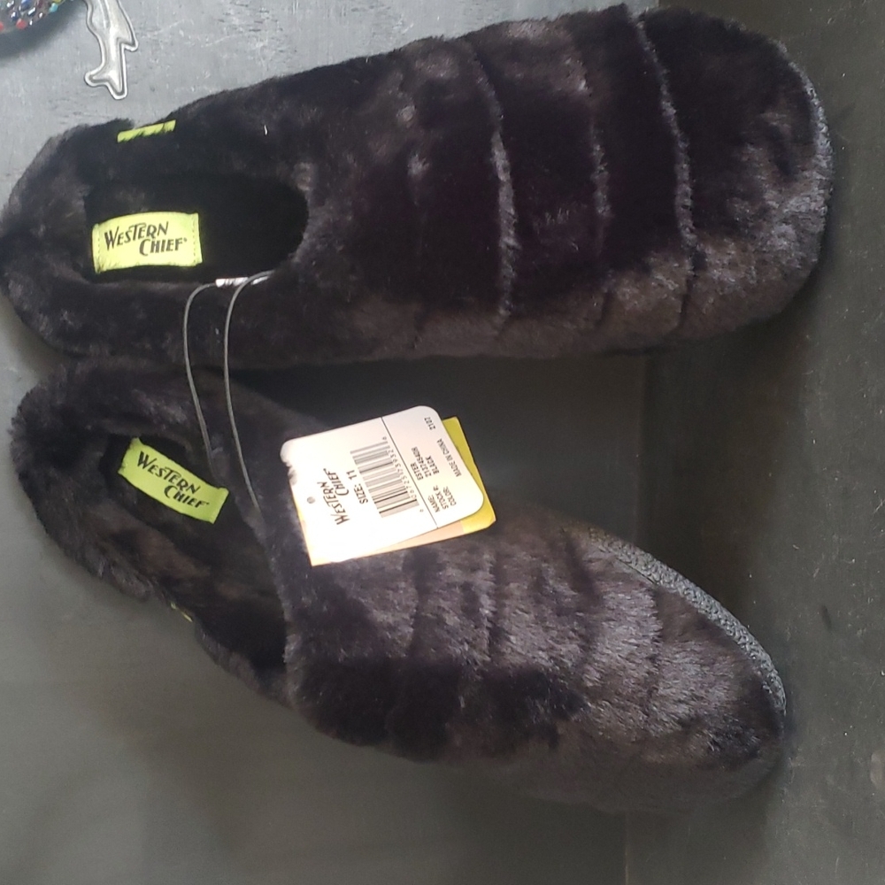 NWT Western Chief fuzzy slippers